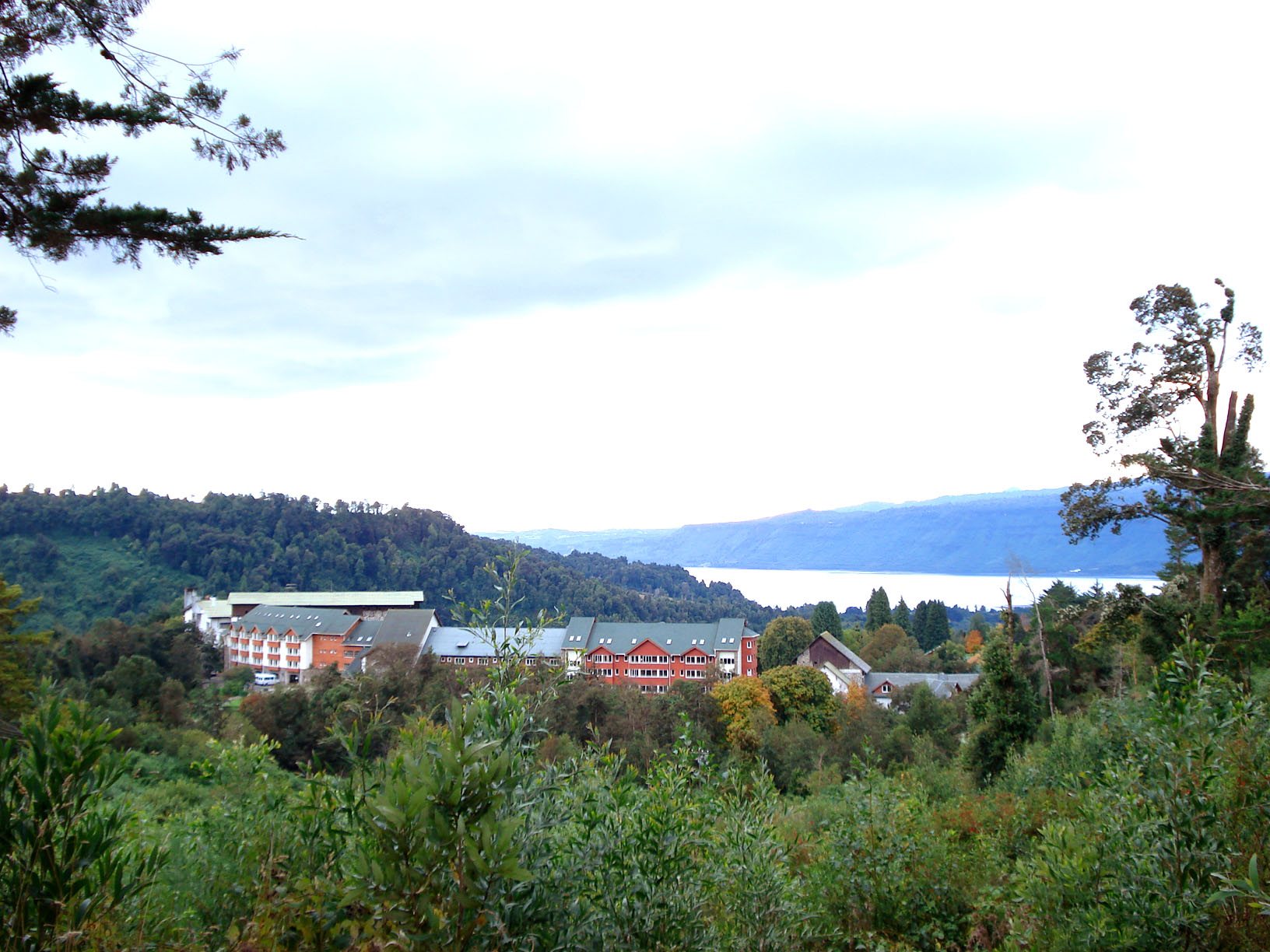 El hotel de las Termas de Puyehue, a 40 minutos del predio