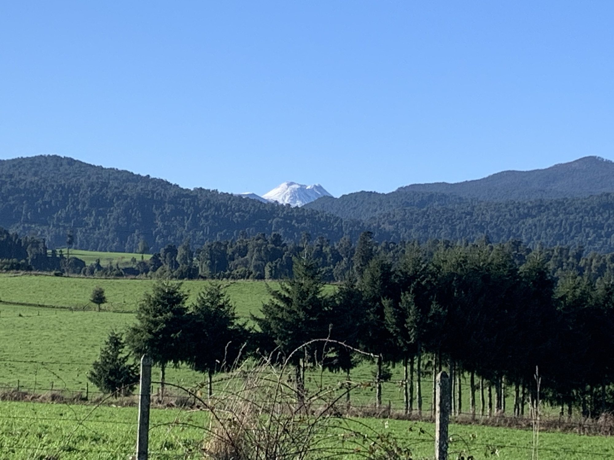 El volcán Casablanca, en cuya ladera está el centro de ski Antillanca